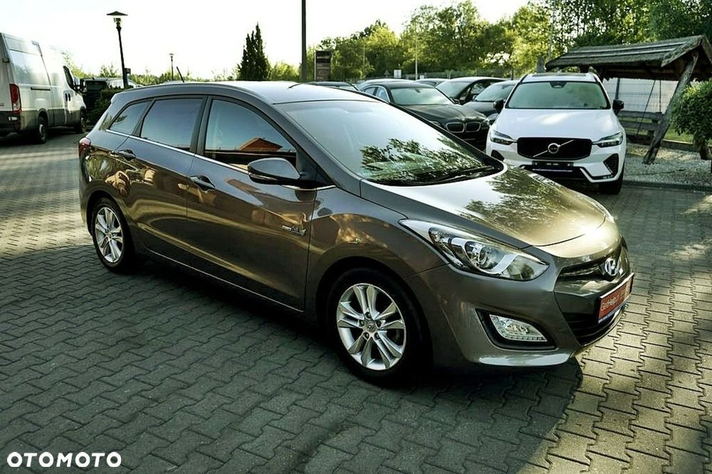 Hyundai i30 blue 1.6 CRDi Classic - 3