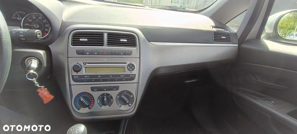 Fiat Punto 1.4 Young - 8