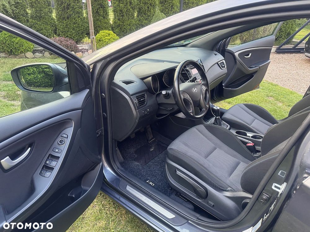 Hyundai i30 blue 1.4 Passion - 9