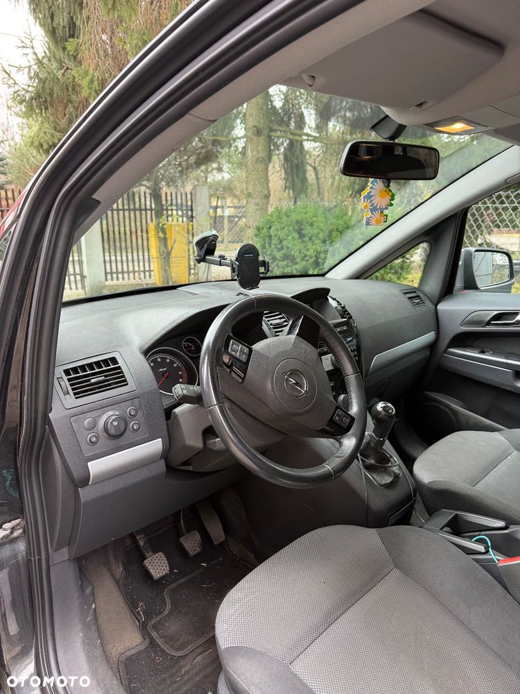 Opel Zafira 1.8 Family - 10