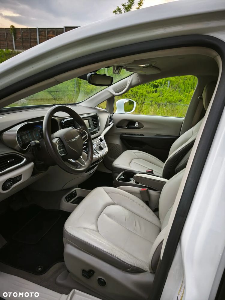 Chrysler Pacifica - 7