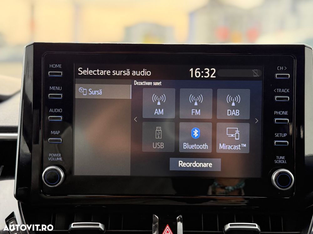 Toyota Corolla 1.8 HSD Business - 12