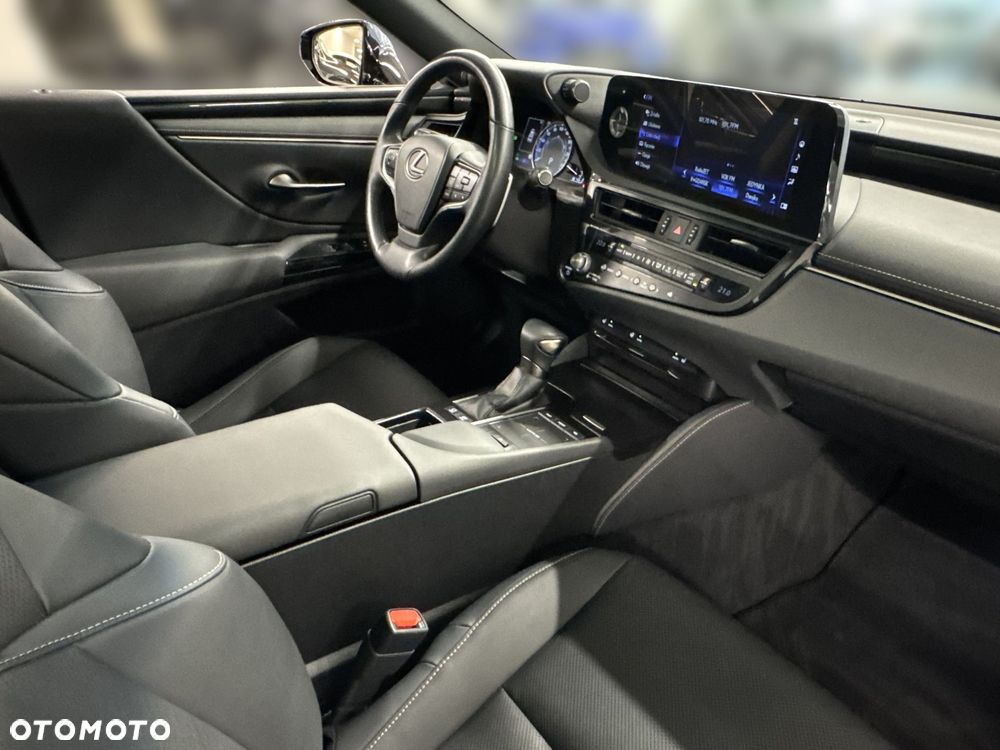 Lexus ES 300h Business Edition - 18