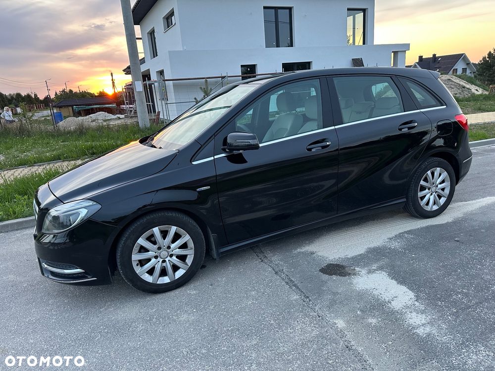 Mercedes-Benz Klasa B 180 BlueEFFICIENCY Edition Style - 25
