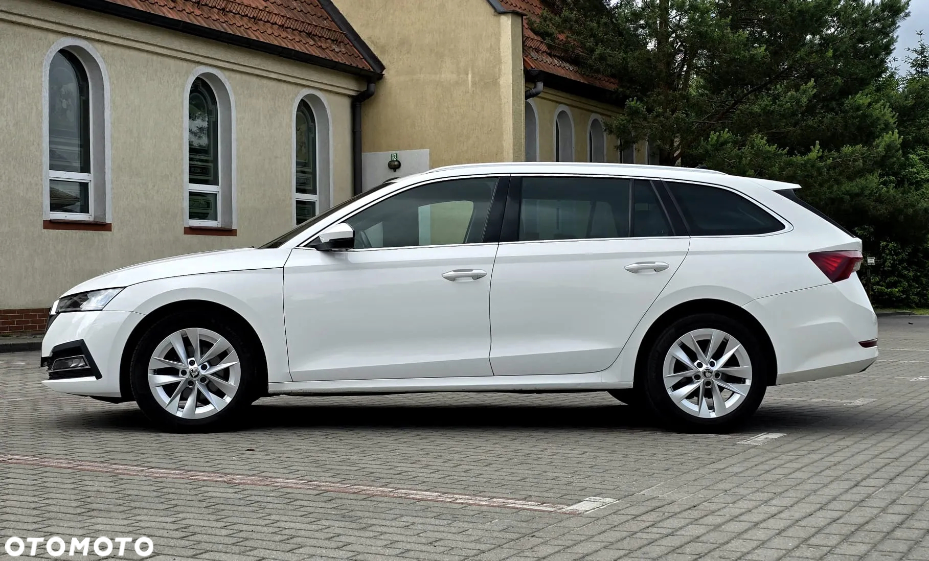 Skoda Octavia Combi 2.0 TDI DSG First Edition - 13