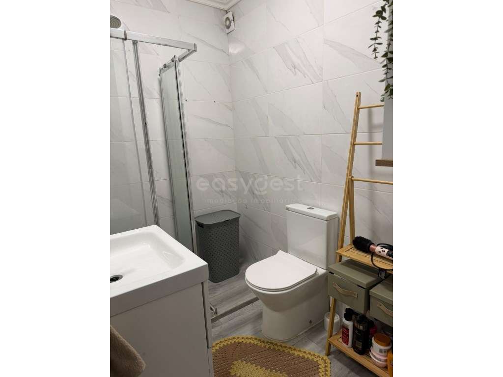 Apartamento T1, localizado num condomínio com piscina, parque infan... - Grande imagem: 4/7