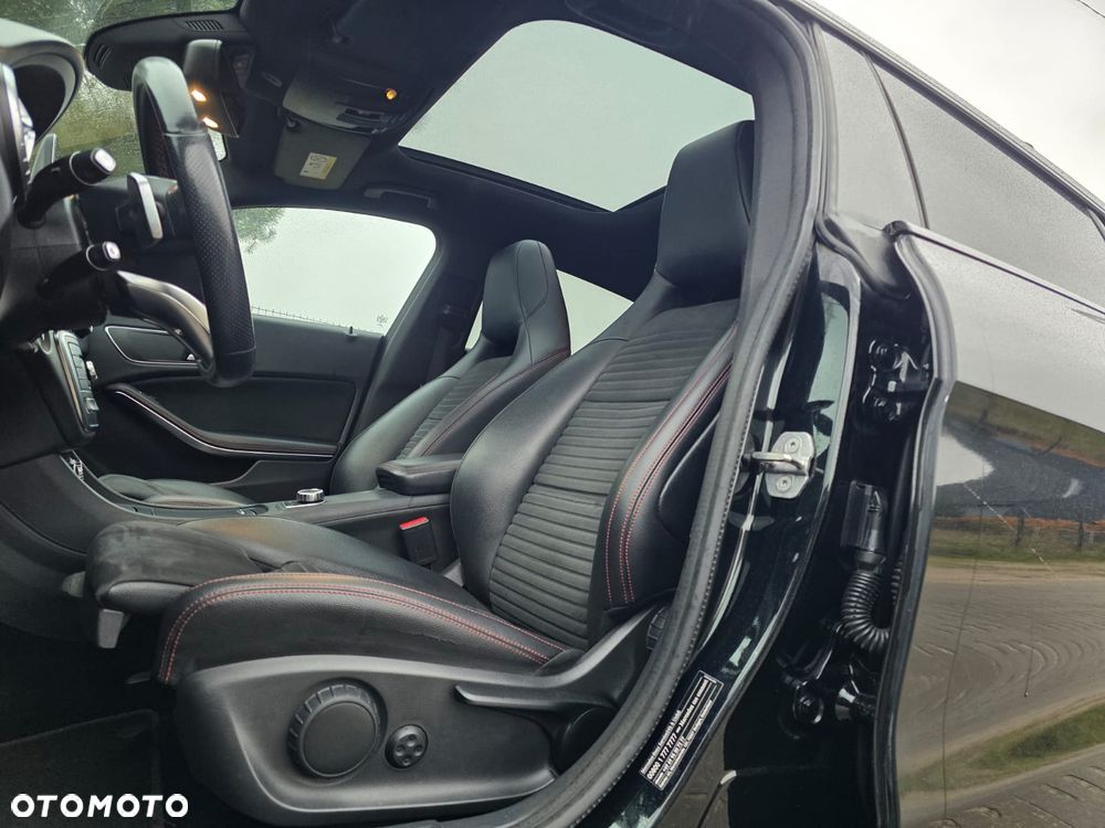 Mercedes-Benz CLA 220 4-Matic AMG Line - 15