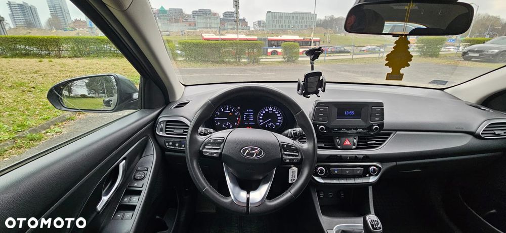 Hyundai i30 1.5 DPI Classic + - 15