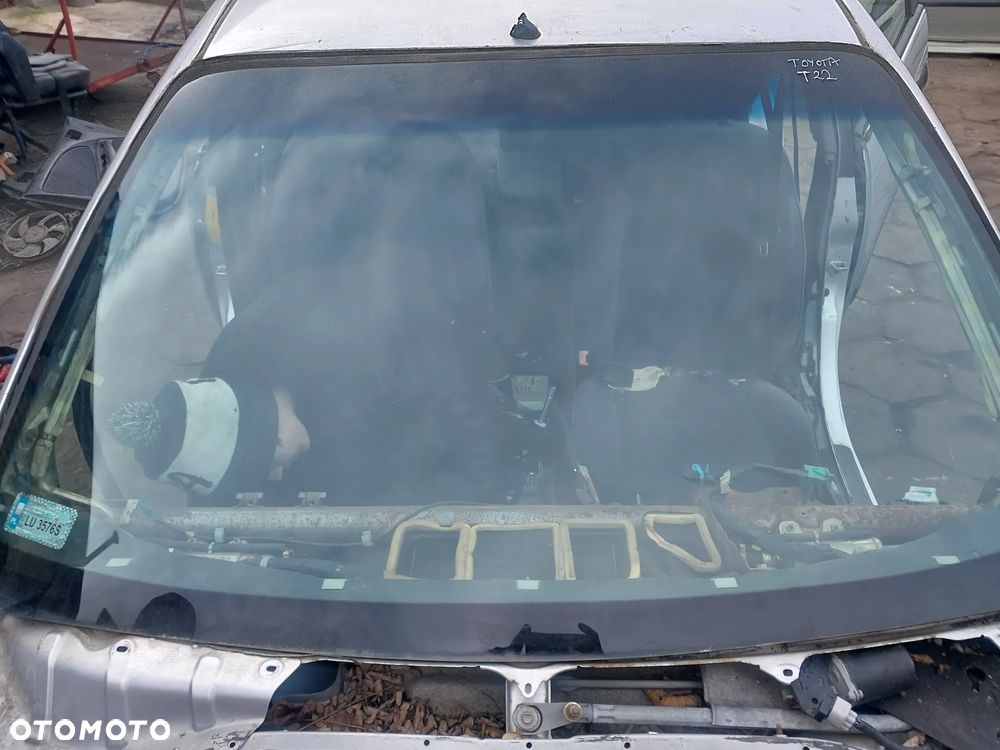 Szyba przednia przód czołowa Toyota Avensis T22 -03 - 1