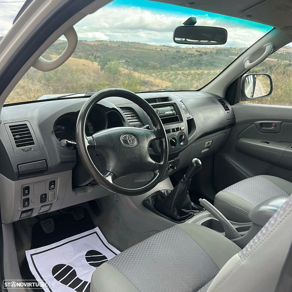 Toyota Hilux 2.5 D-4D 120 CV 4x4 - 4 Lugares - 23