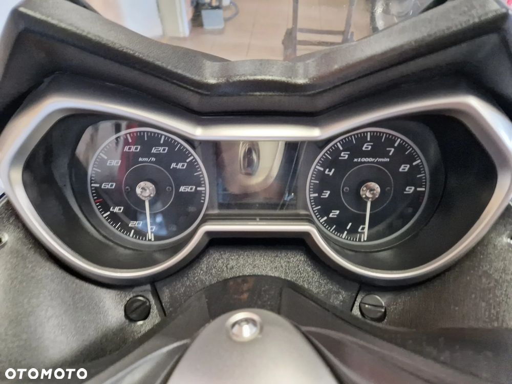 Yamaha X-max - 19