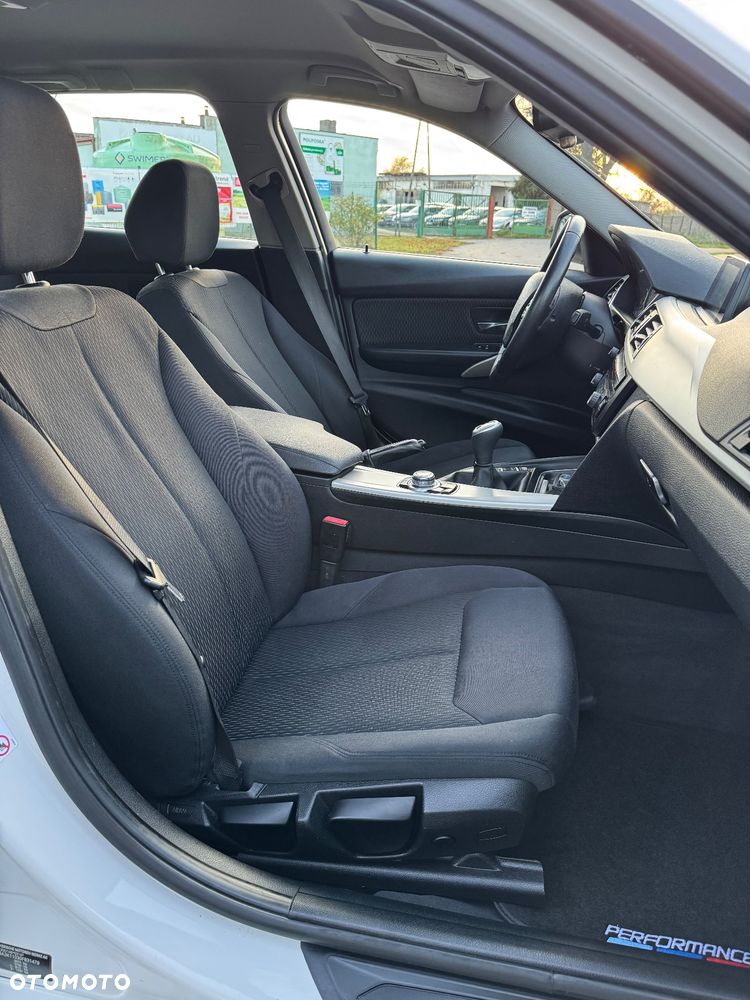 BMW Seria 3 318d DPF - 14