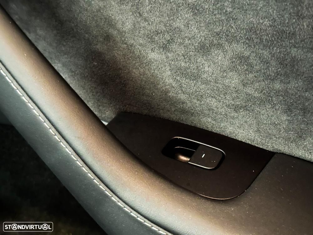 Tesla Model Y Long Range Dual Motor AWD - 29