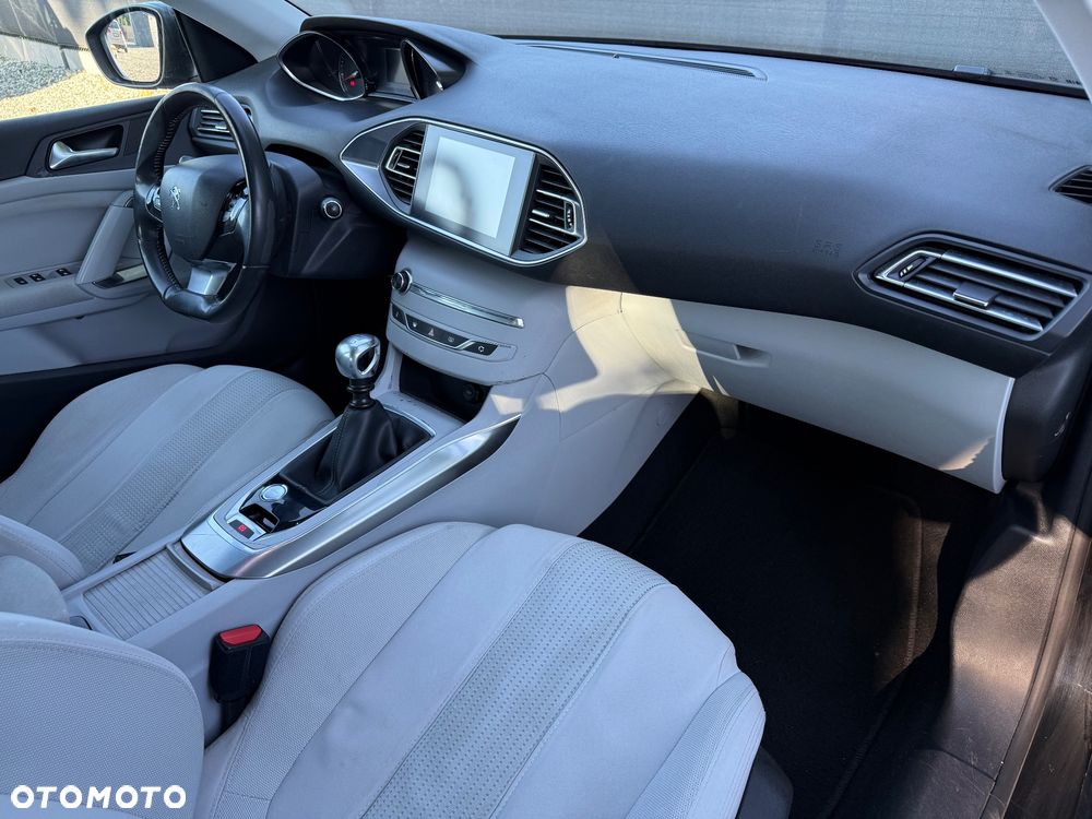 Peugeot 308 1.6 e-HDi Allure S&S - 16