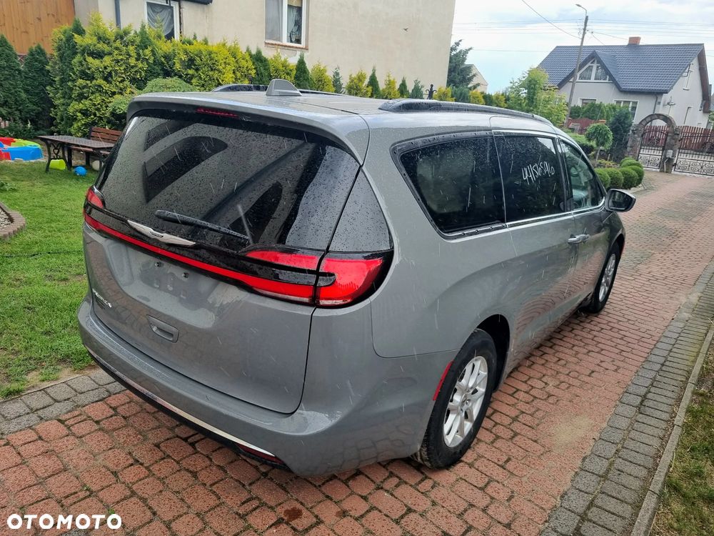 Chrysler Pacifica - 4