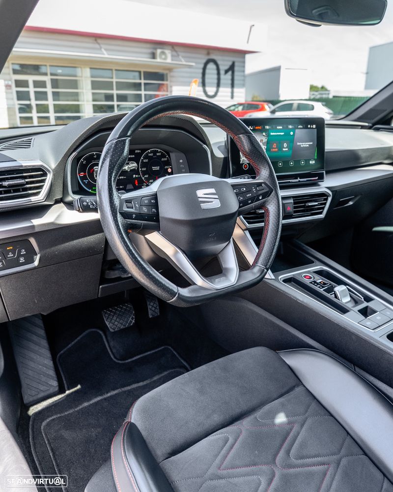 SEAT Leon ST 1.5 e-Hybrid DSG FR Black Edition - 11