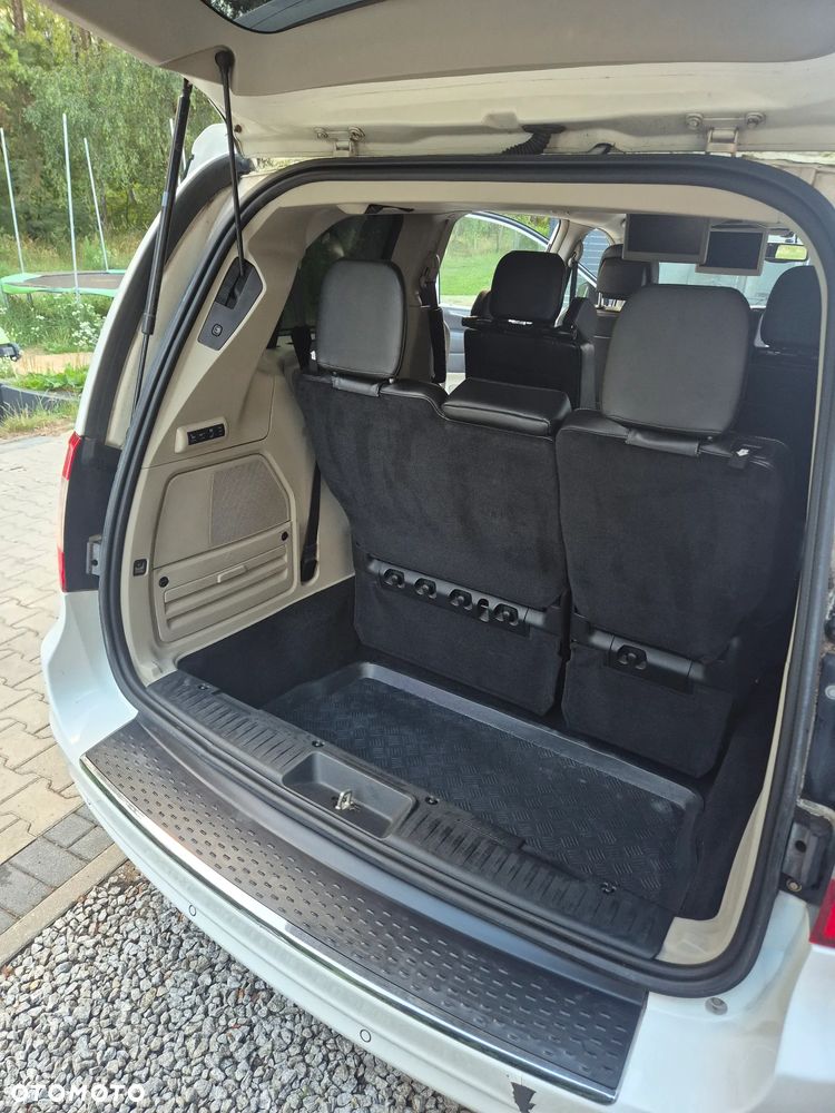 Chrysler Town & Country 3.6 Limited - 9