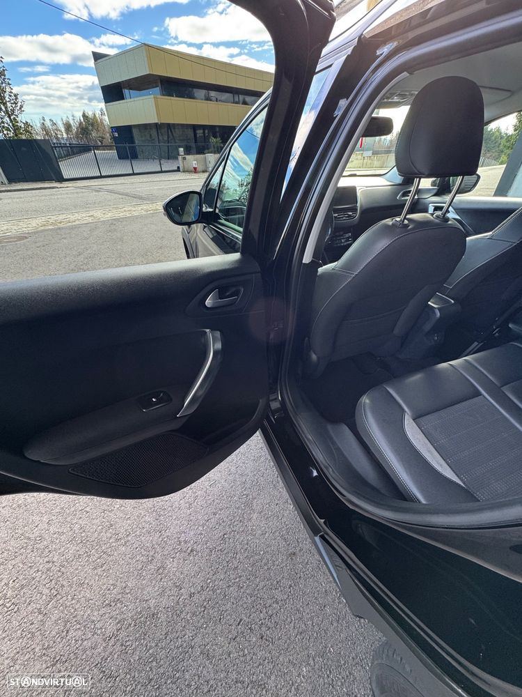 Peugeot 2008 1.2 PureTech Allure - 16