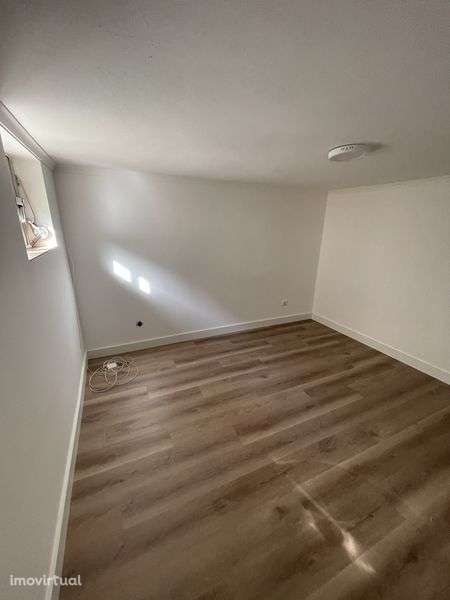 Aluguer andar de moradia T2 (cave) - Grande imagem: 5/12