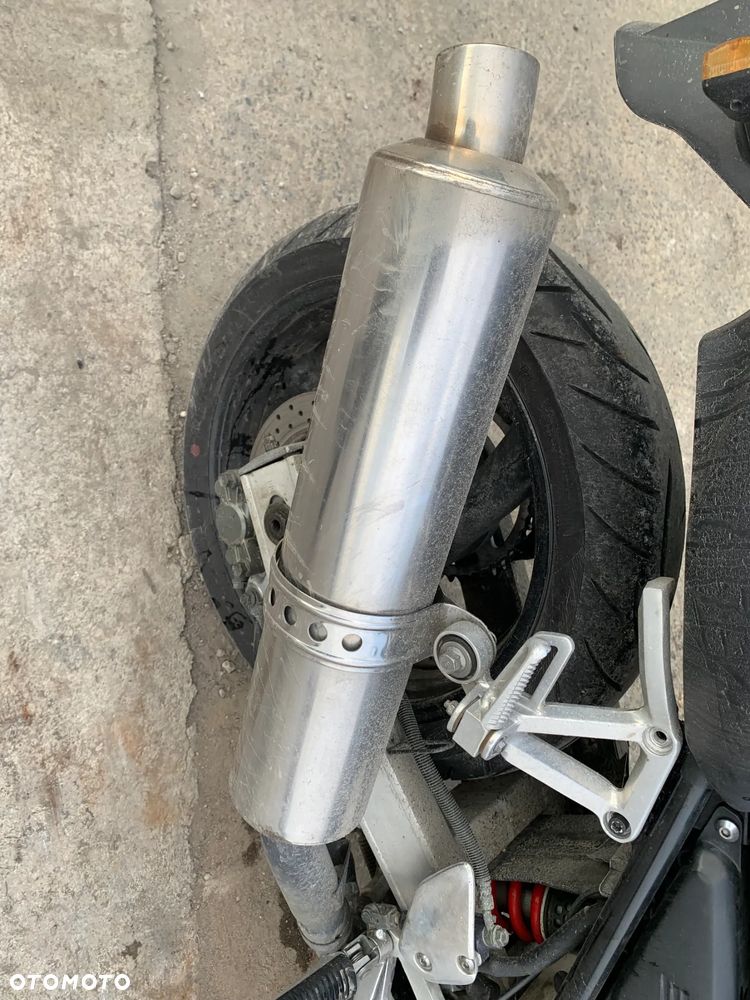 YAMAHA FAZER 600 1997 *MOTOCYKL NA CZĘŚCI* 2506 LAMPA ŚWIATŁA PRZÓD TYŁ BŁOTNIK TYŁ PRZÓD LEWY PRAWY HAMULCE ZACISKI PRZÓD TYŁ SZYBA OWIEWKA LUSTERKA LEWY PRAWY AMORTYZATOR UKŁAD WYDECHOWY SILNIK KIEROWNICA MANETKA LICZNIK KLAMKA RAMA - 9