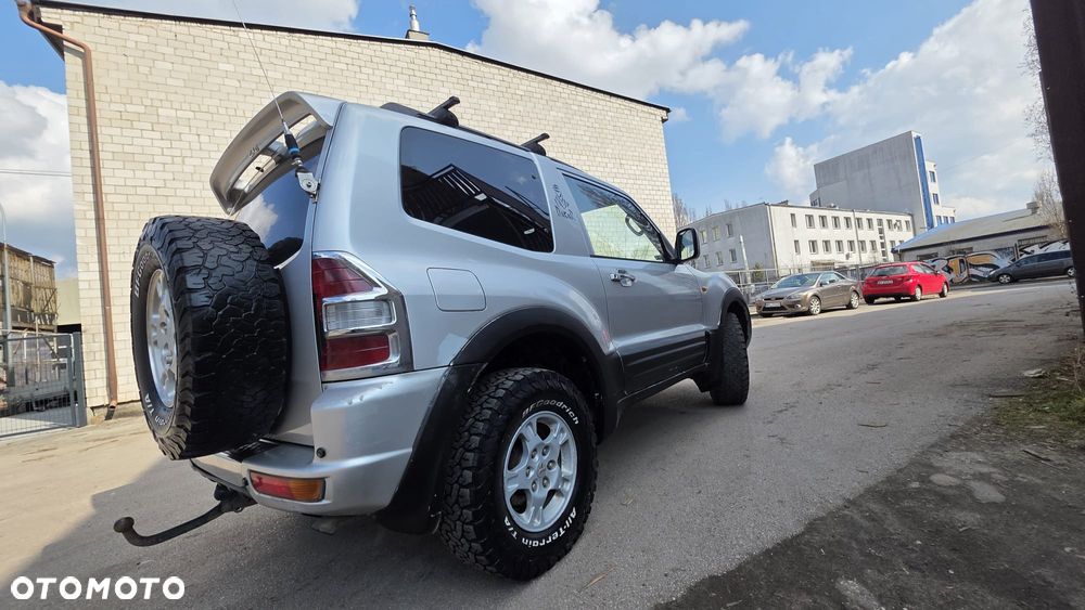 Mitsubishi Pajero - 1
