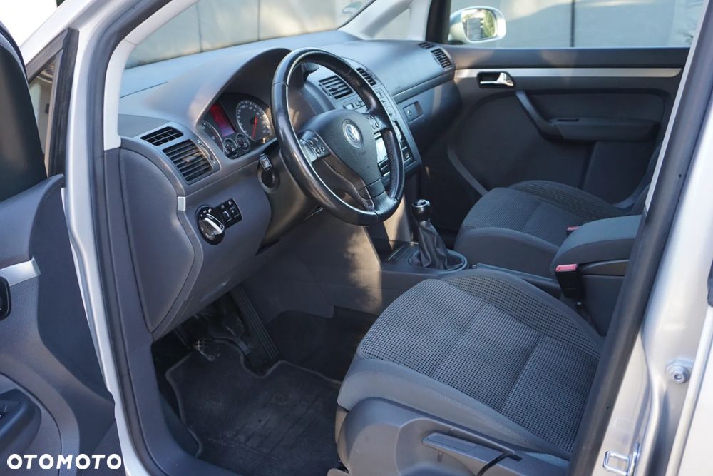 Volkswagen Touran 2.0 TDI Highline - 13