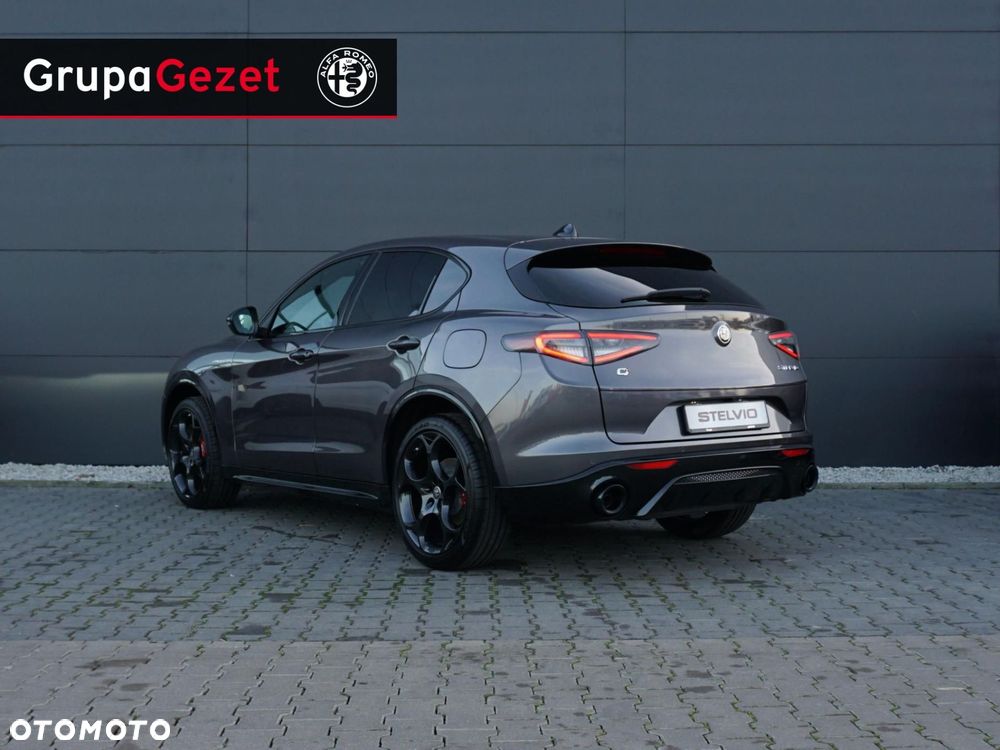 Alfa Romeo Stelvio - 2