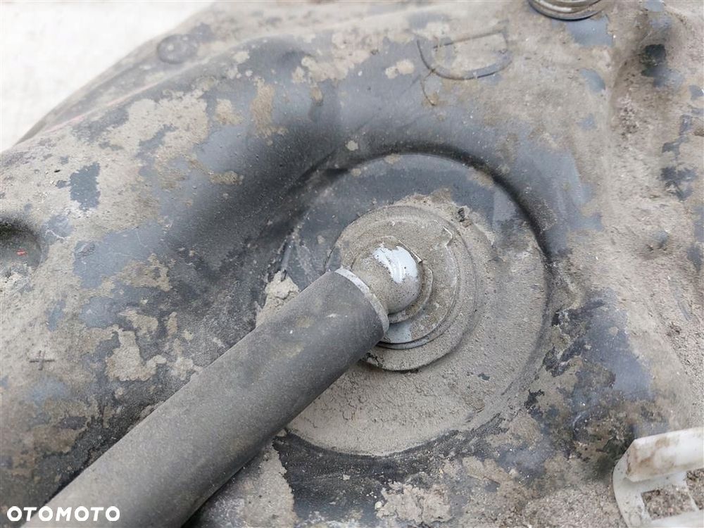 Zbiornik paliwa  BAK Toyota Verso-S 1.4B  2010-2015 R - 8