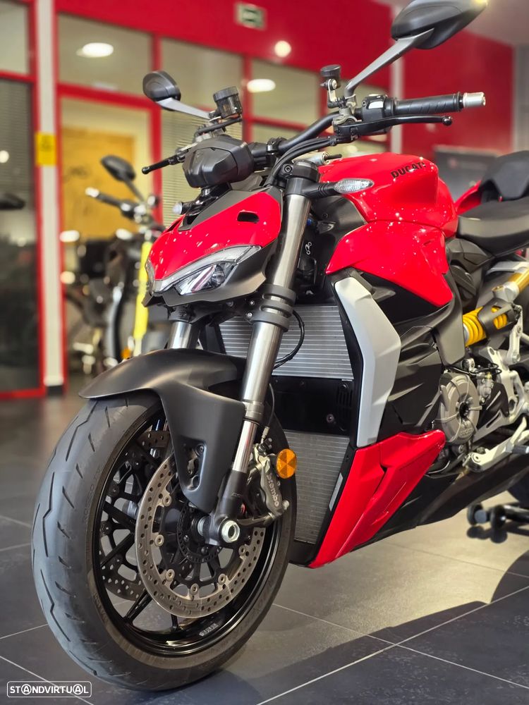 Ducati Streetfighter V2 - 1