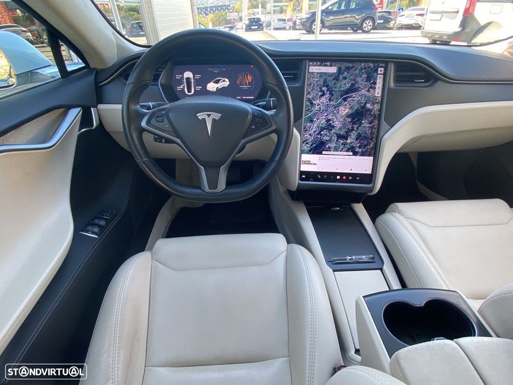 Tesla Model S - 8