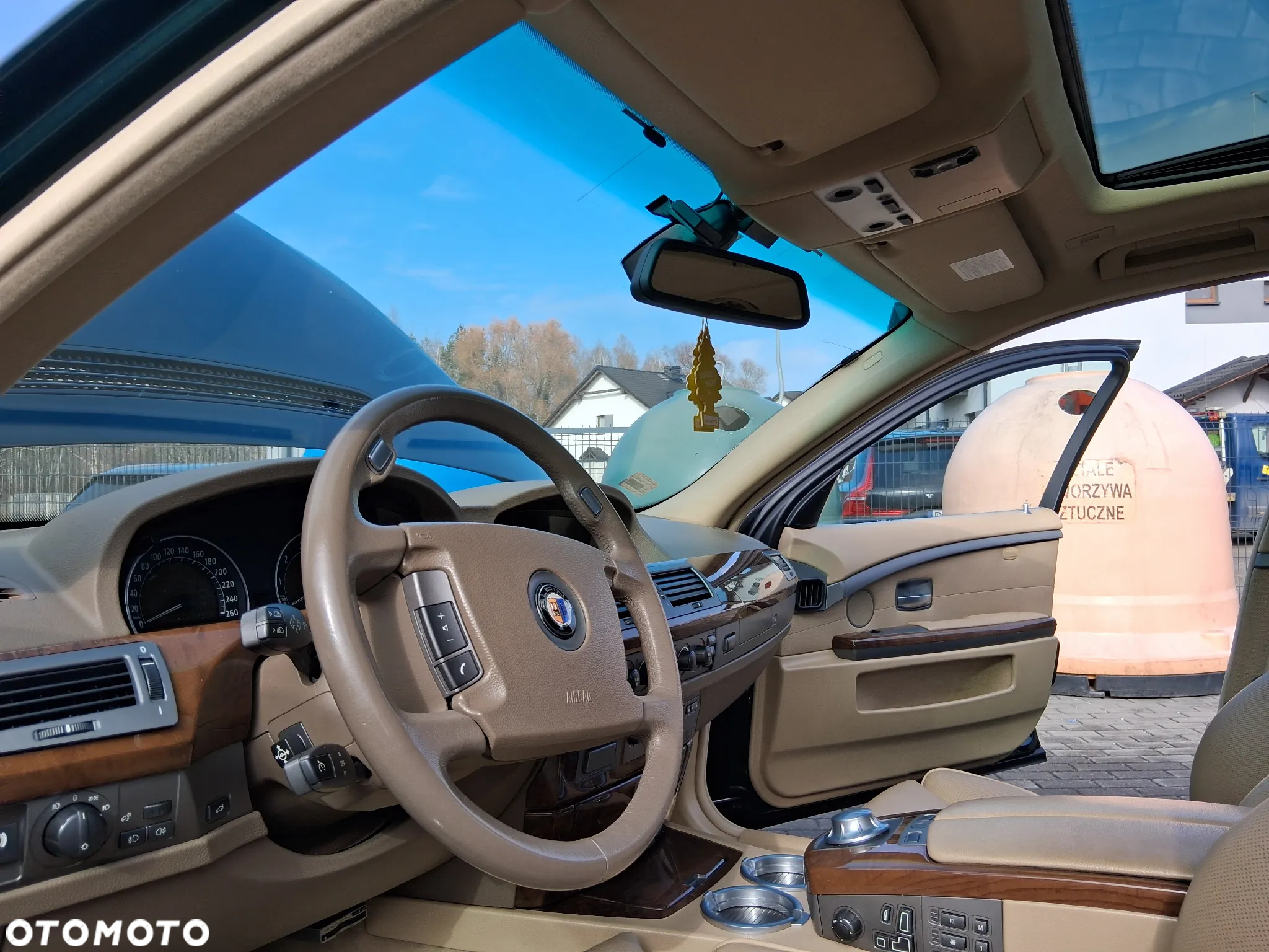 BMW Seria 7 745Li - 25
