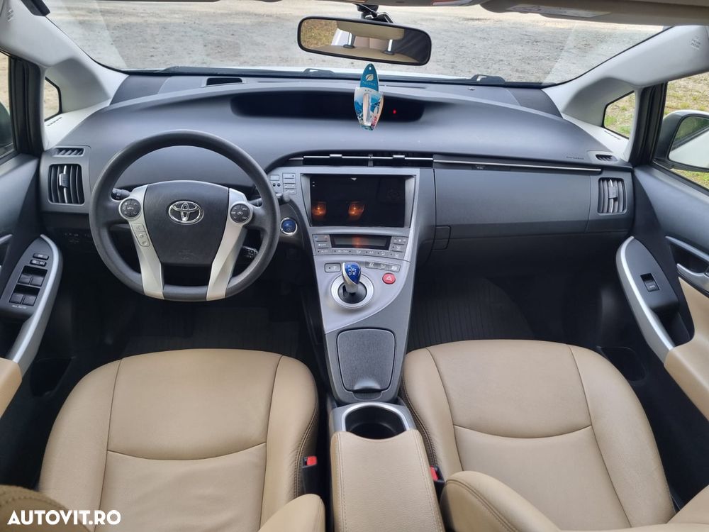 Toyota Prius (Hybrid) Executive - 2
