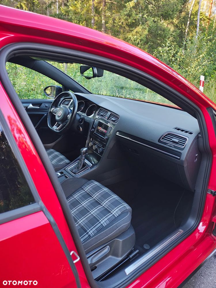 Volkswagen Golf - 23