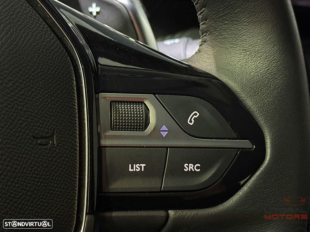 Peugeot 2008 1.2 PureTech Allure Pack EAT8 - 24