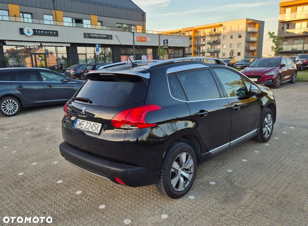 Peugeot 2008 1.2 VTi Allure - 4