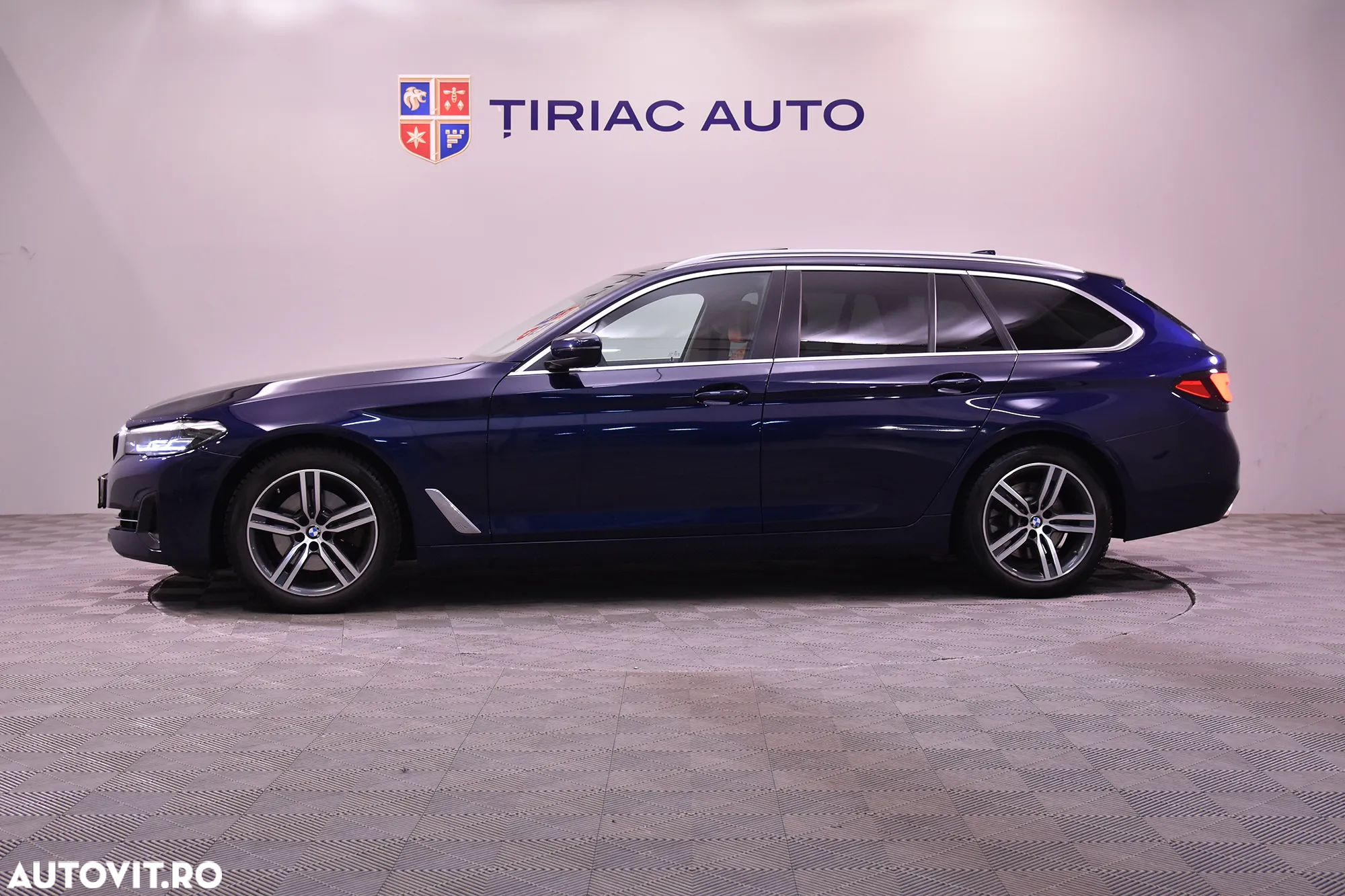 BMW Seria 5 520d Touring Aut. - 2
