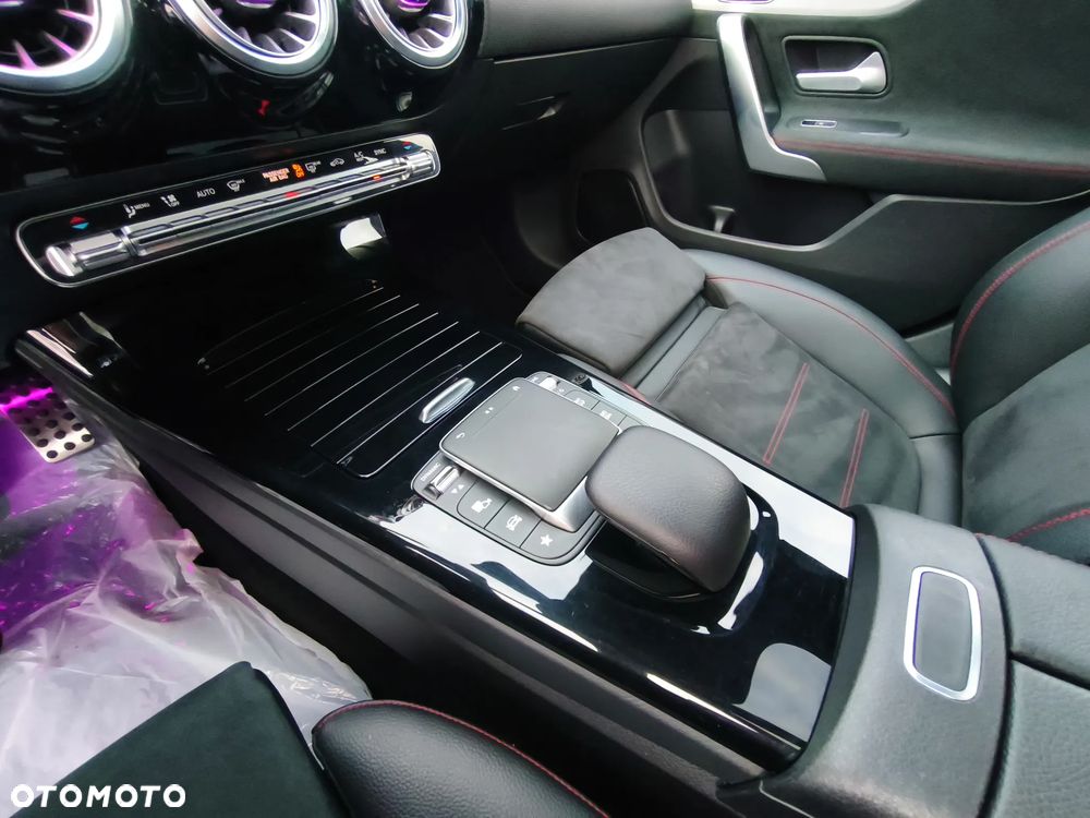 Mercedes-Benz CLA - 17