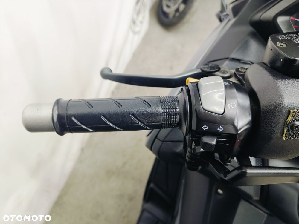 Yamaha Tmax - 12