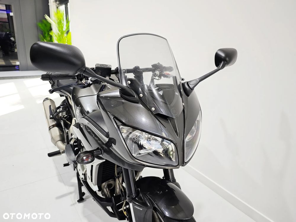Yamaha FZ - 12