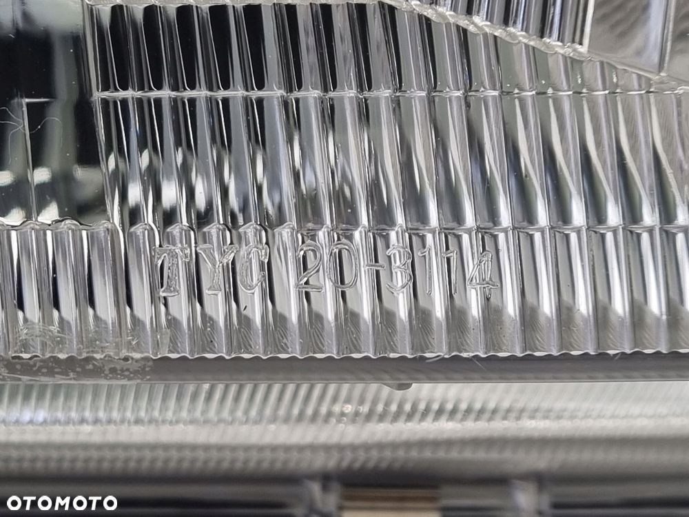 LAMPA PRAWA Mazda 323S 323 S V BA 94-98r PRZEDNIA PRAWY PRZÓD nowa - 4