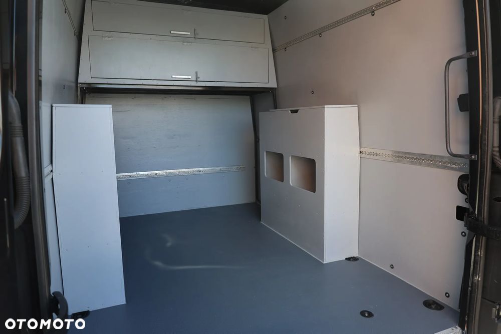 Mercedes-Benz Sprinter - 33
