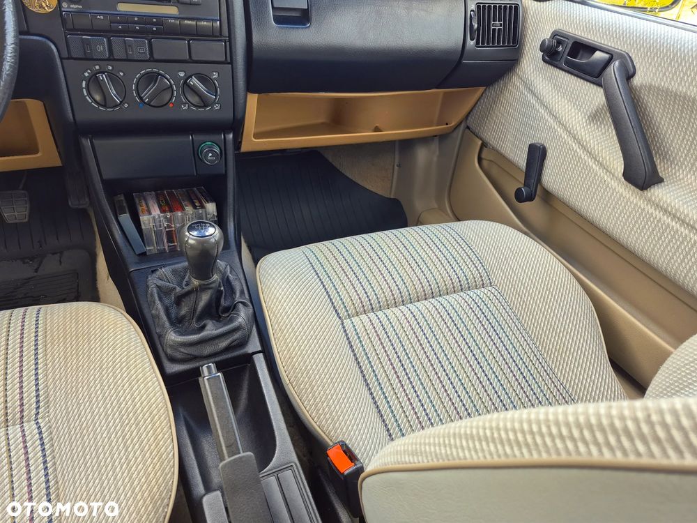 Volkswagen Passat 1.8 CL - 30