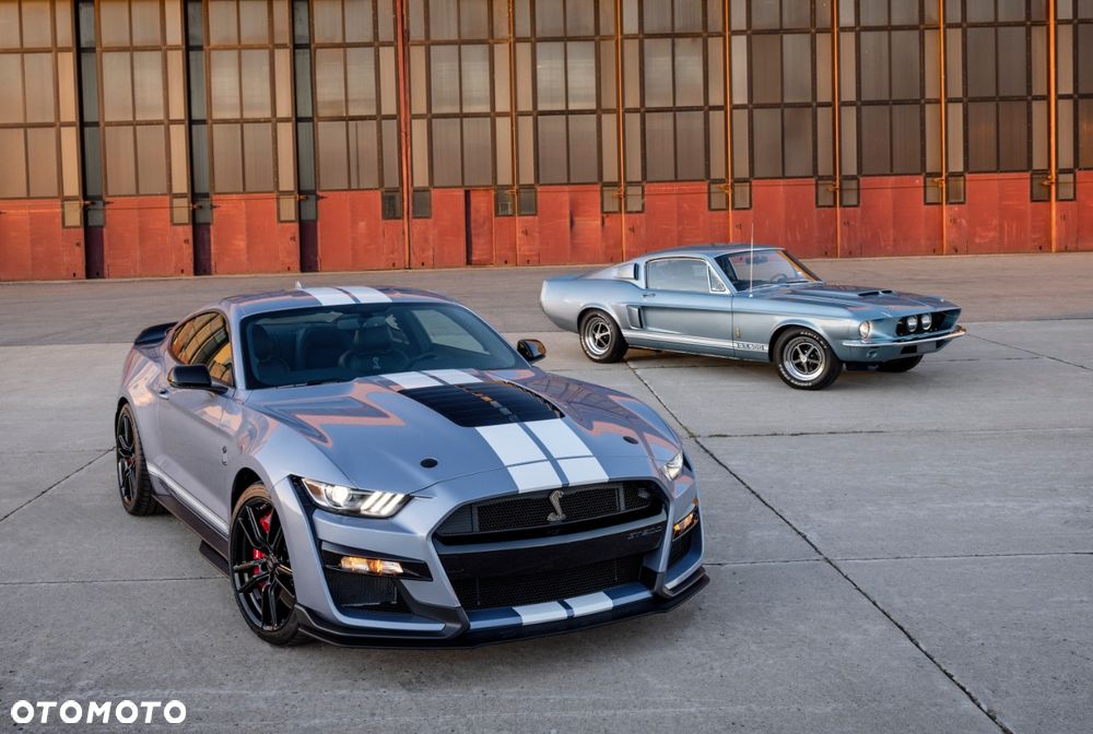 Ford Mustang - 1