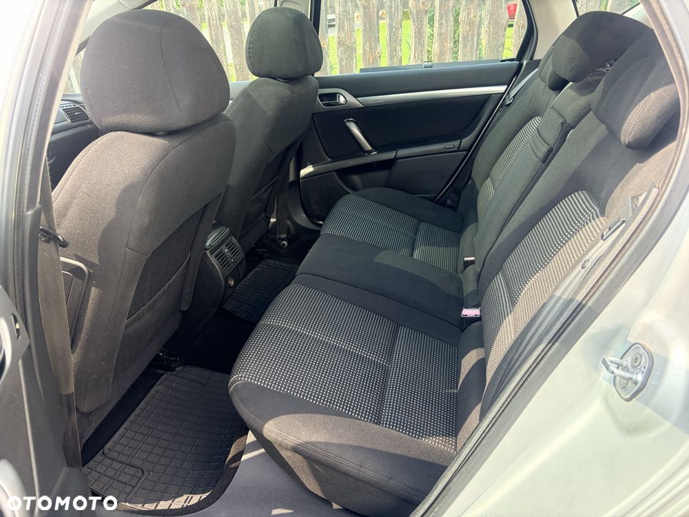 Peugeot 4007 - 7
