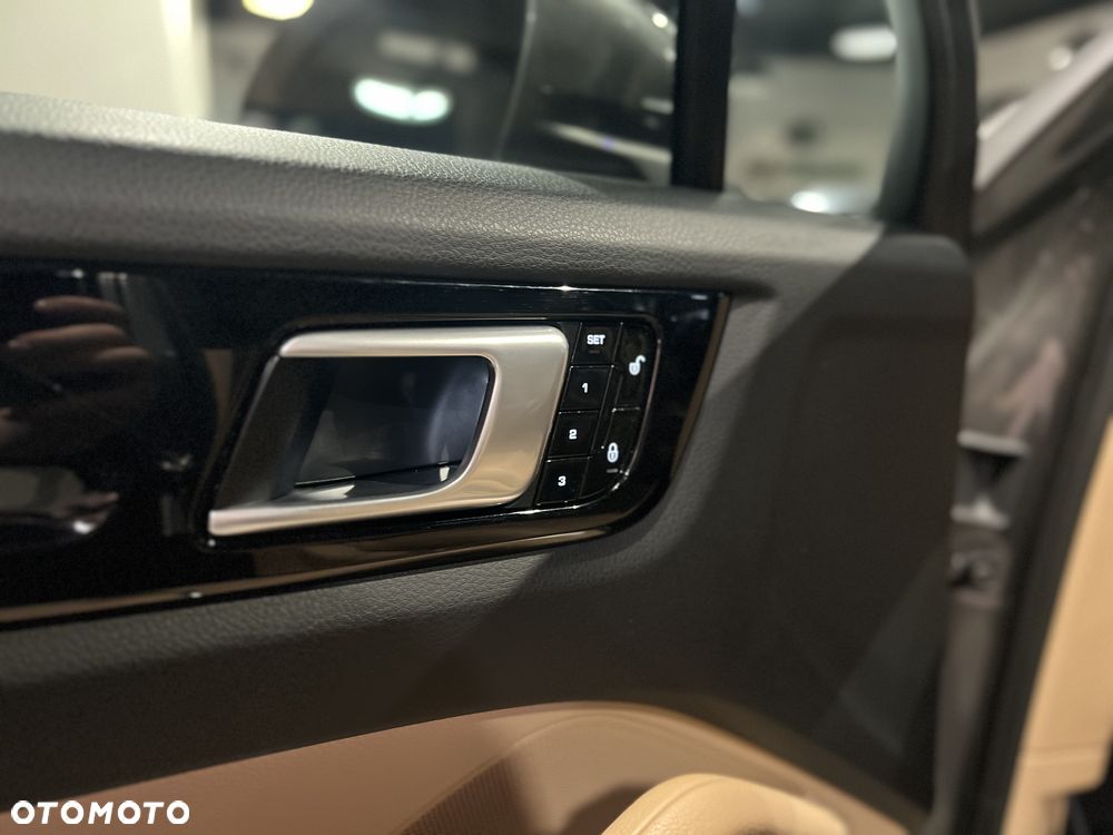 Porsche Cayenne Platinum Edition - 37