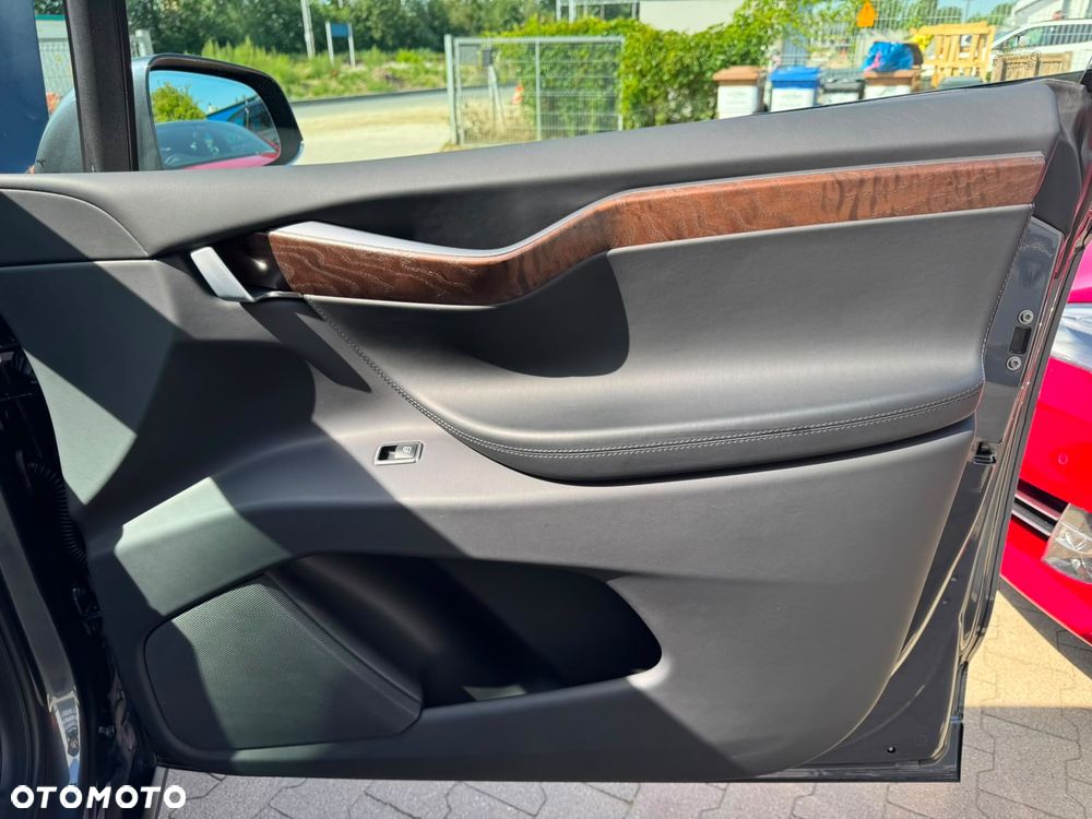 Tesla Model X Long Range - 26
