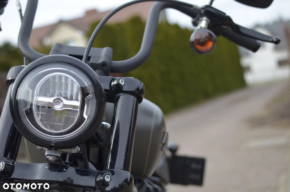 Harley-Davidson Softail Street Bob - 34