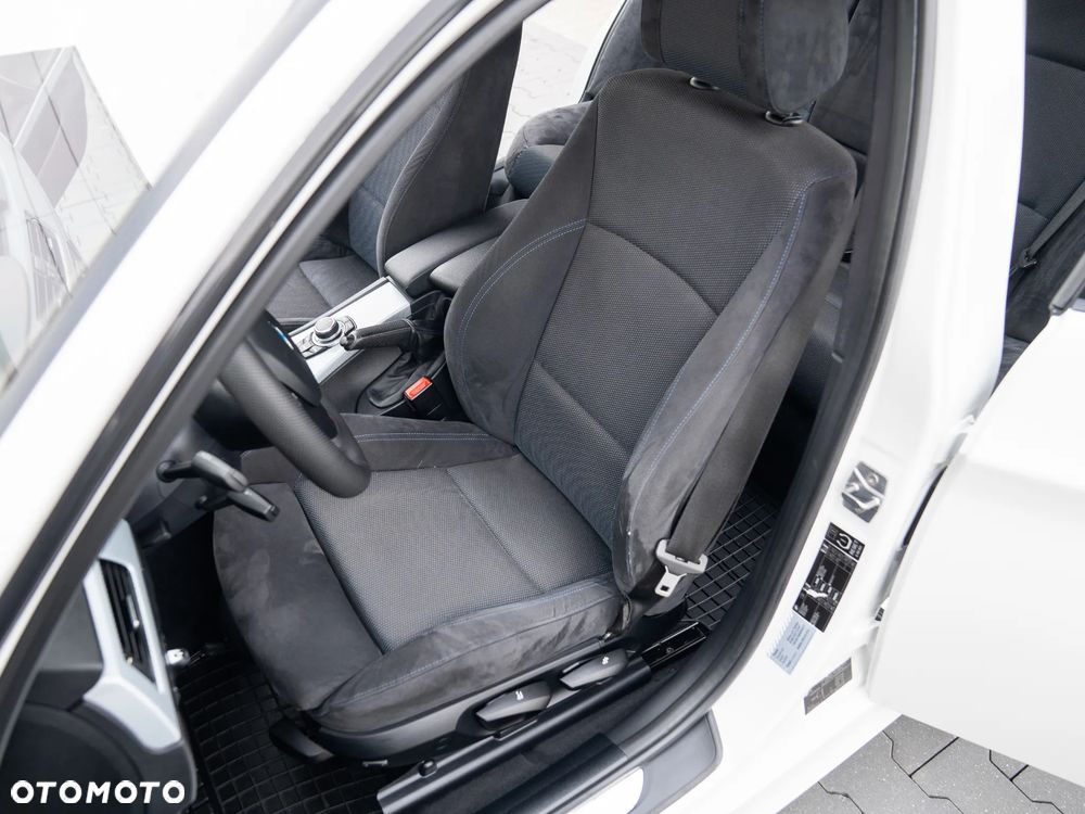 BMW Seria 3 318i Edition Sport - 21