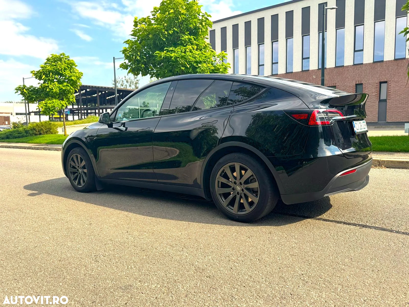 Tesla Model Y RWD - 10