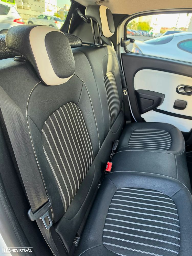 Renault Twingo Z.E. 22 Intens - 11